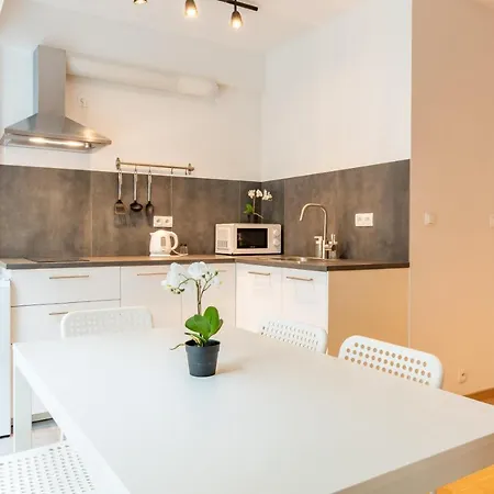 Brand New Two Room Apartment #26 With Free Secure Parking Close To Center Prague Exterior photo
